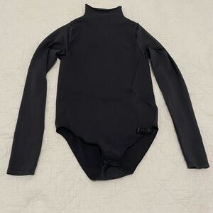 SKIMS Mock top long sleeve black size S-M